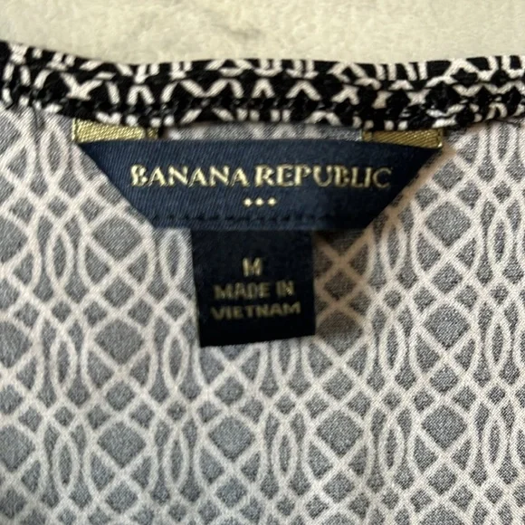 Banana republic  Blouse  sleeveless  silky  soft stretchy   Black/gray    size M - Picture 7 of 8
